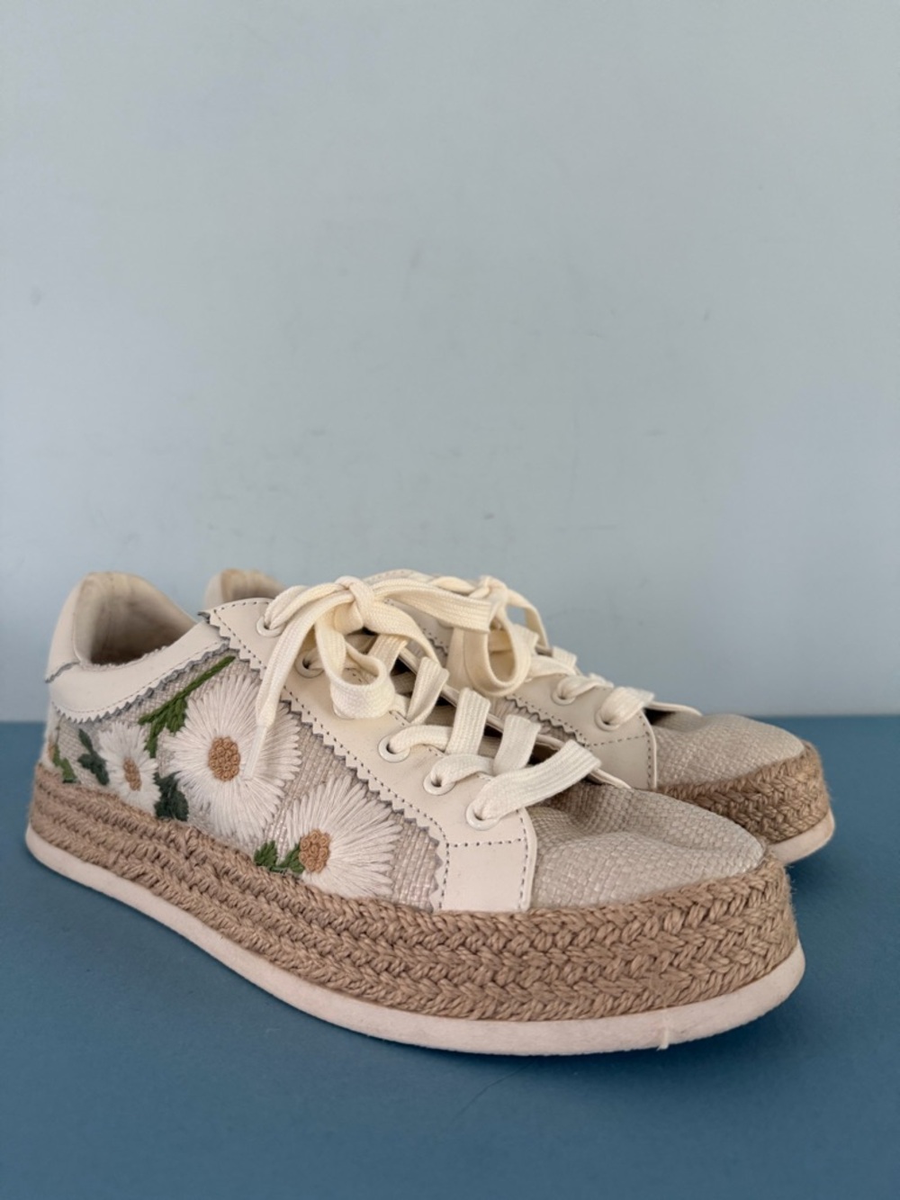 Dolce Vita Azalia Oxford White Daisy Floral Raffia Espadrille Platform Sneakers - Picture 2 of 9